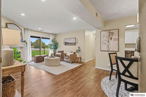 20-11945 Miracle Hills Dr, Omaha, NE, 68154-4406 | Card Image