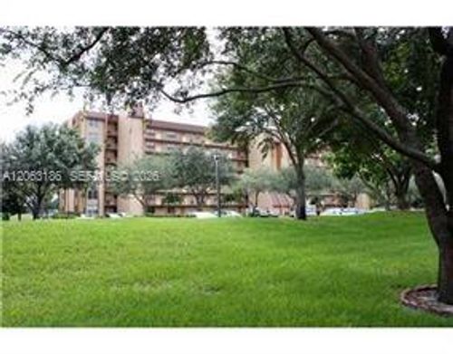 101-3100 W Rolling Hills Cir, Davie, FL, 33328-1949 | Card Image