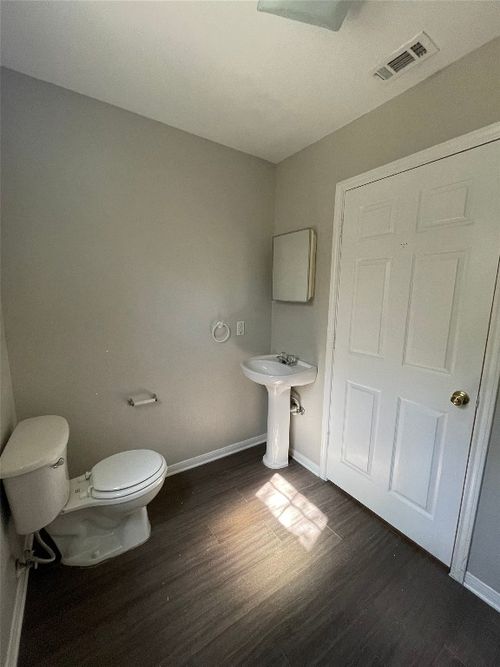556 E Cedar St, Bertram, TX, 78605-4515 | Card Image