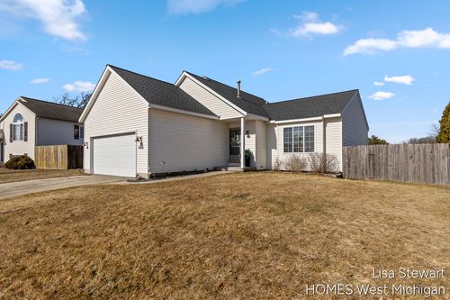 206 Pine Meadow Dr, Belding, MI, 48809-8590 | Card Image