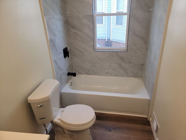 FL-1ST - 147 Edgewood St, Home with 3 bedrooms, 1 bathrooms and 1 parking in Hartford CT | Image 11