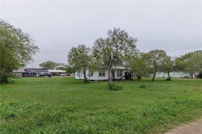 304 E Richard Garcia Street, House other with 2 bedrooms, 1 bathrooms and null parking in Driscoll TX | Image 10