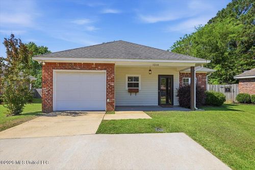 1210 Coachlight Cv, Brandon, MS, 39042-3528 | Card Image
