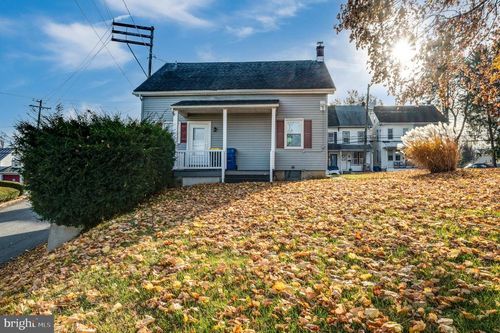 221 W Franklin Street, WOMELSDORF, PA, 19567 | Card Image