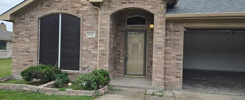 1811 Kings Cross Dr, Lancaster, TX, 75134-4142 | Card Image