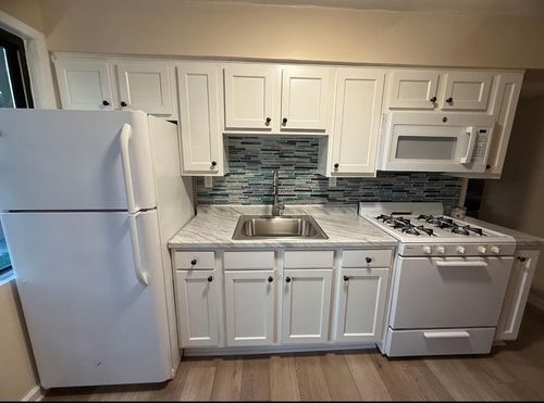 118 Delaware Dr, Coraopolis, PA, 15108-1313 | Card Image