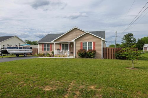 300 8th St, GROTTOES, VA, 24441-1802 | Card Image