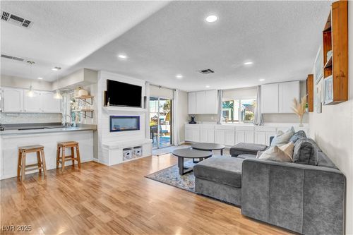 5289 Chattanooga Ave, Las Vegas, NV, 89122-7032 | Card Image