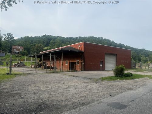 800 Old River Rd, Madison, WV, 25130-1522 | Card Image