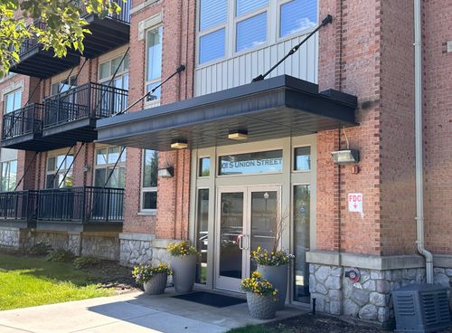 118-101 S Union St, Plymouth, MI, 48170-2273 | Card Image