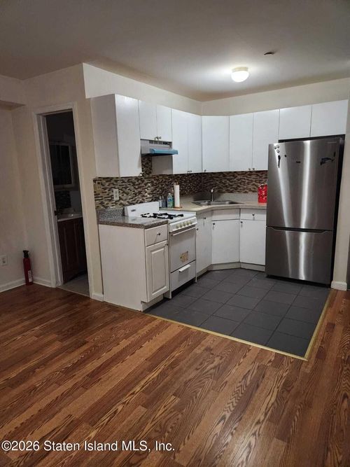 1st-floor-364 Sand Ln, Staten Island, NY, 10305-4551 | Card Image
