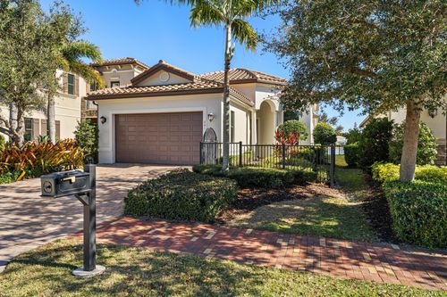 241 Se Fascino Cir, Port St Lucie, FL, 34984-6630 | Card Image