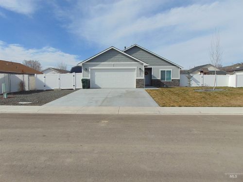901 Campbell St, Vale, OR, 97918-1703 | Card Image