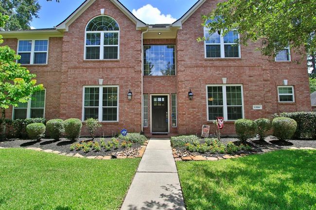 Very impressive curb appeal | Image 4