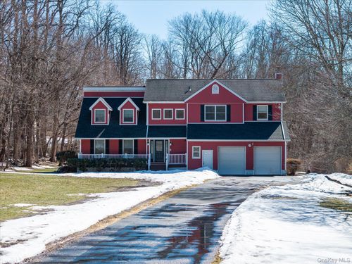 3 Moore Dr, Yorktown Heights, NY, 10598-6339 | Card Image