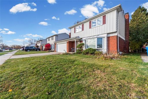 30829 Eiffel Ave, Warren, MI, 48088-6825 | Card Image