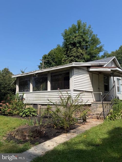 114 Park St, East Berlin, PA, 17316-7817 | Card Image