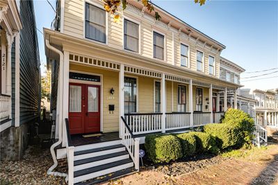 Italianate house with a porch | Image 1