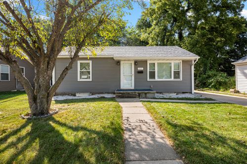 940 31st St, Bettendorf, IA, 52722-5129 | Card Image
