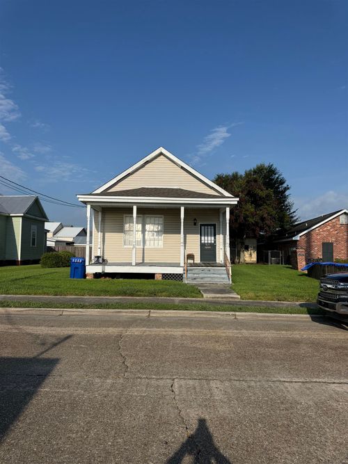820 Saint Philip St, Thibodaux, LA, 70301-3240 | Card Image