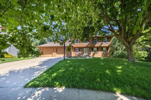 2426 Wilshire Ln Ne, Rochester, MN, 55906-6906 | Card Image