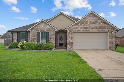 23225 Conifer Dr, Denham Springs, LA, 70726-8207 | Card Image
