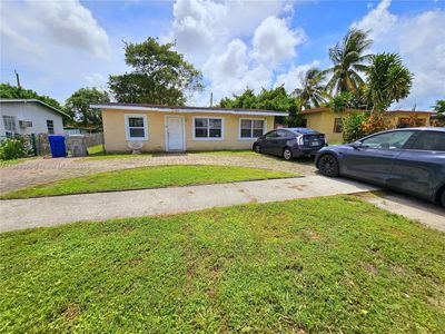 2768 Nw 5th St, House other with 4 bedrooms, 1 bathrooms and null parking in Pompano Beach FL | Image 3