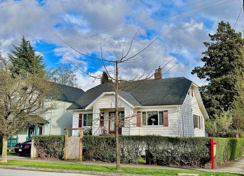1320 Tenth Avenue, New Westminster, BC, V3M3H9 | Card Image