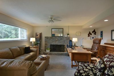 5513 Wakefield Rd, House other with 5 bedrooms, 3 bathrooms and 6 parking in Sechelt BC | Image 3