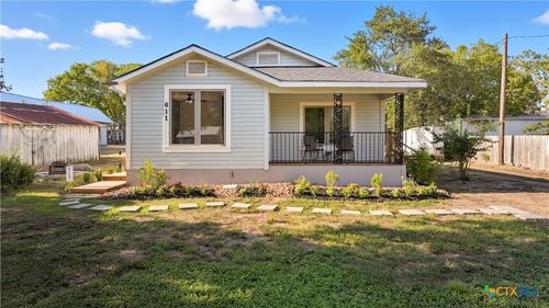 611 Qualls St, Gonzales, TX, 78629-2324 | Card Image