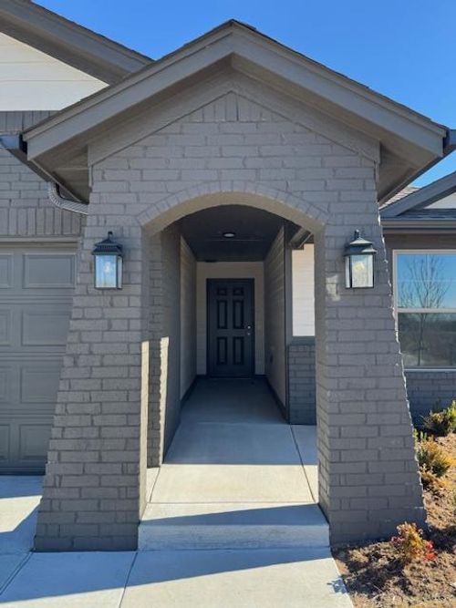 16016 Switchgrass Pl, Moore, OK, 73170-2208 | Card Image