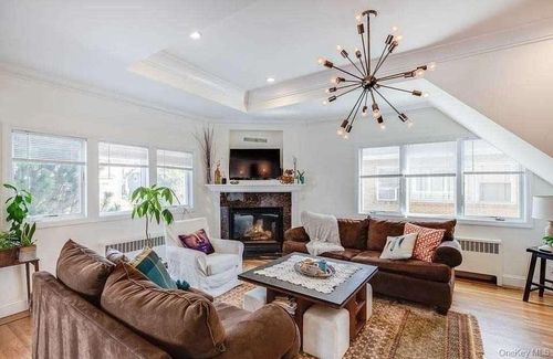 380 Penn St, Long Beach, NY, 11561-3935 | Card Image