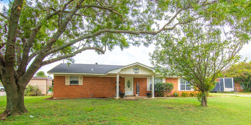1909 4th Street, brownwood, TX, 76801 | Card Image