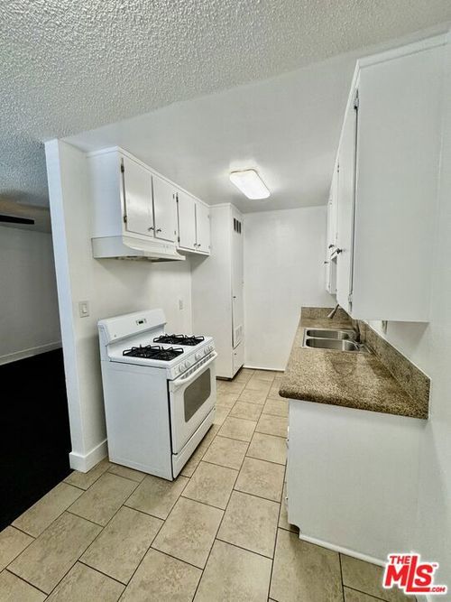 apt-5-4115 W Century Blvd, Inglewood, CA, 90304-1657 | Card Image