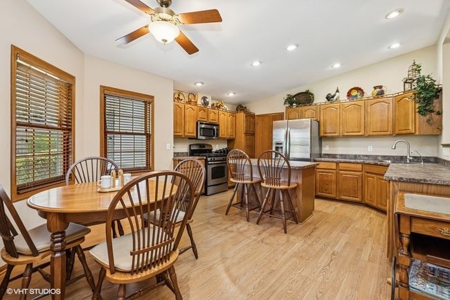 972 W Shore Dr, House other with 3 bedrooms, 3 bathrooms and 3 parking in Fox Lake IL | Image 8