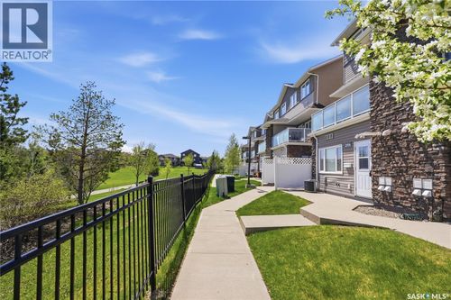 1022 Hampton Cir, Saskatoon, SK, S7R0K4 | Card Image