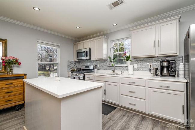 6706 Park Hickory Dr, House other with 3 bedrooms, 2 bathrooms and null parking in Charlotte NC | Image 5