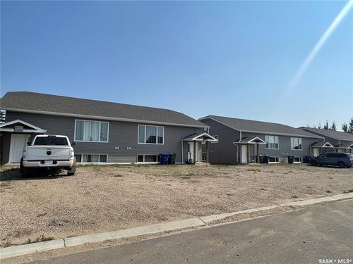712 713 714 716 Columbia Ave, Kerrobert, SK, S0L1R0 | Card Image