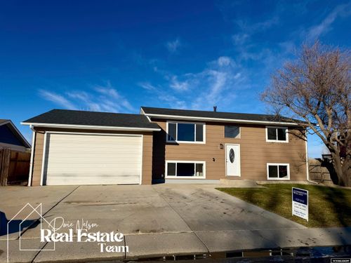 1020 Sierra Vis, Evansville, WY, 82636-8624 | Card Image