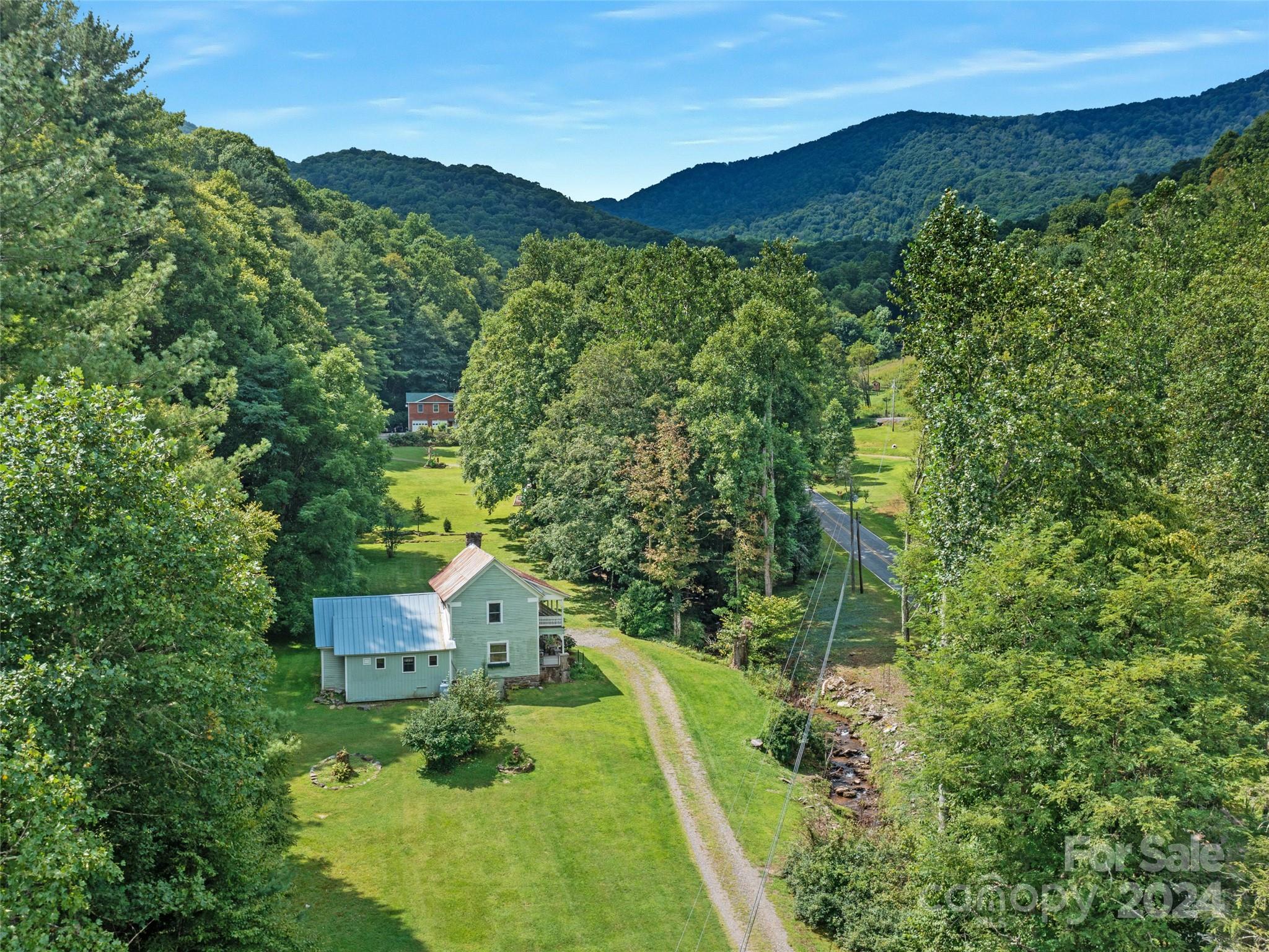 Toodies Creek Rd, Burnsville, NC 28714