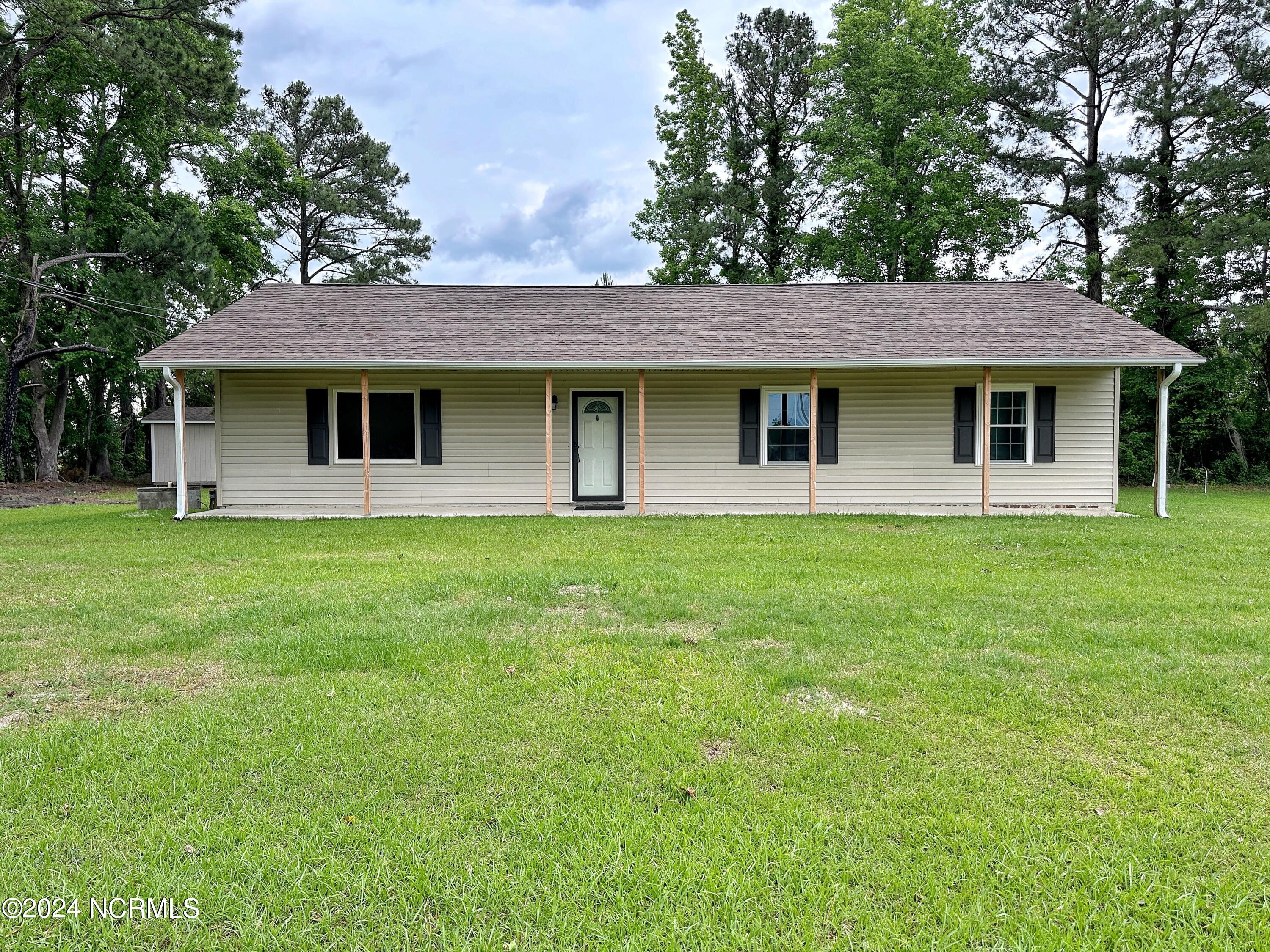 Blackthorn Ln, Jacksonville, NC 28546