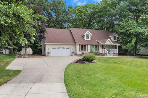 3349 Shimmons Rd, Auburn Hills, MI, 48326-2071 | Card Image
