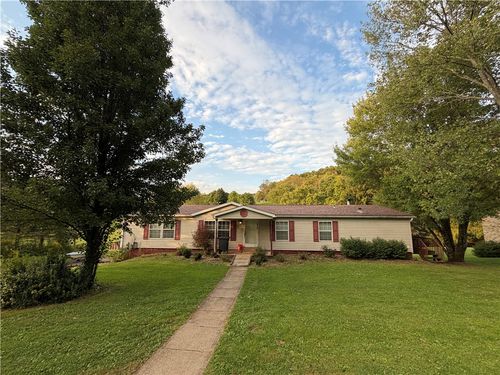 215 Glenford Dr, Chicora, PA, 16025-3109 | Card Image