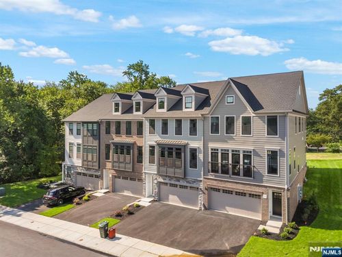 4 Goldfinch Dr, Upper Saddle River, NJ, 07458-1852 | Card Image