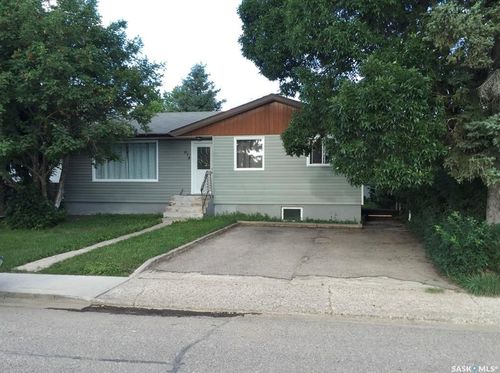 614 Centre St, Meadow Lake, SK, S9X1G1 | Card Image