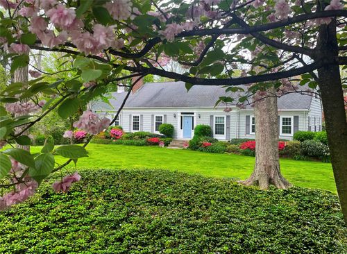14 The Gln, Locust Valley, NY, 11560-2212 | Card Image