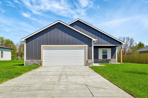 3160 E Highridge St, Park City, KS, 67219-4582 | Card Image