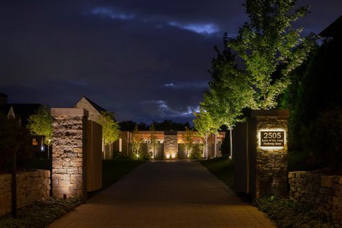 2505 E Lake Of The Isles Pkwy, Minneapolis, MN, 55405-2480 | Card Image