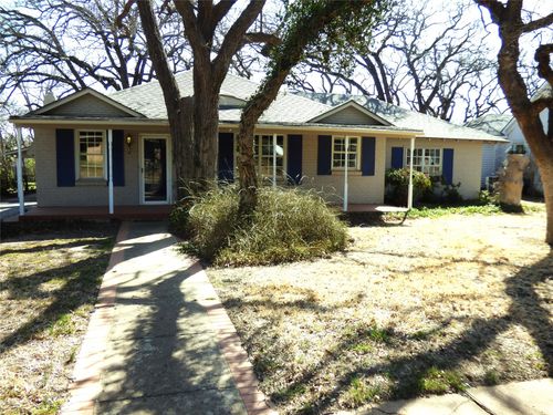302 S Hillcrest Ave, Eastland, TX, 76448-2233 | Card Image