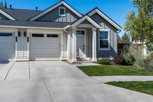 20713 Se Iron Horse Ln, Bend, OR, 97702-3850 | Card Image